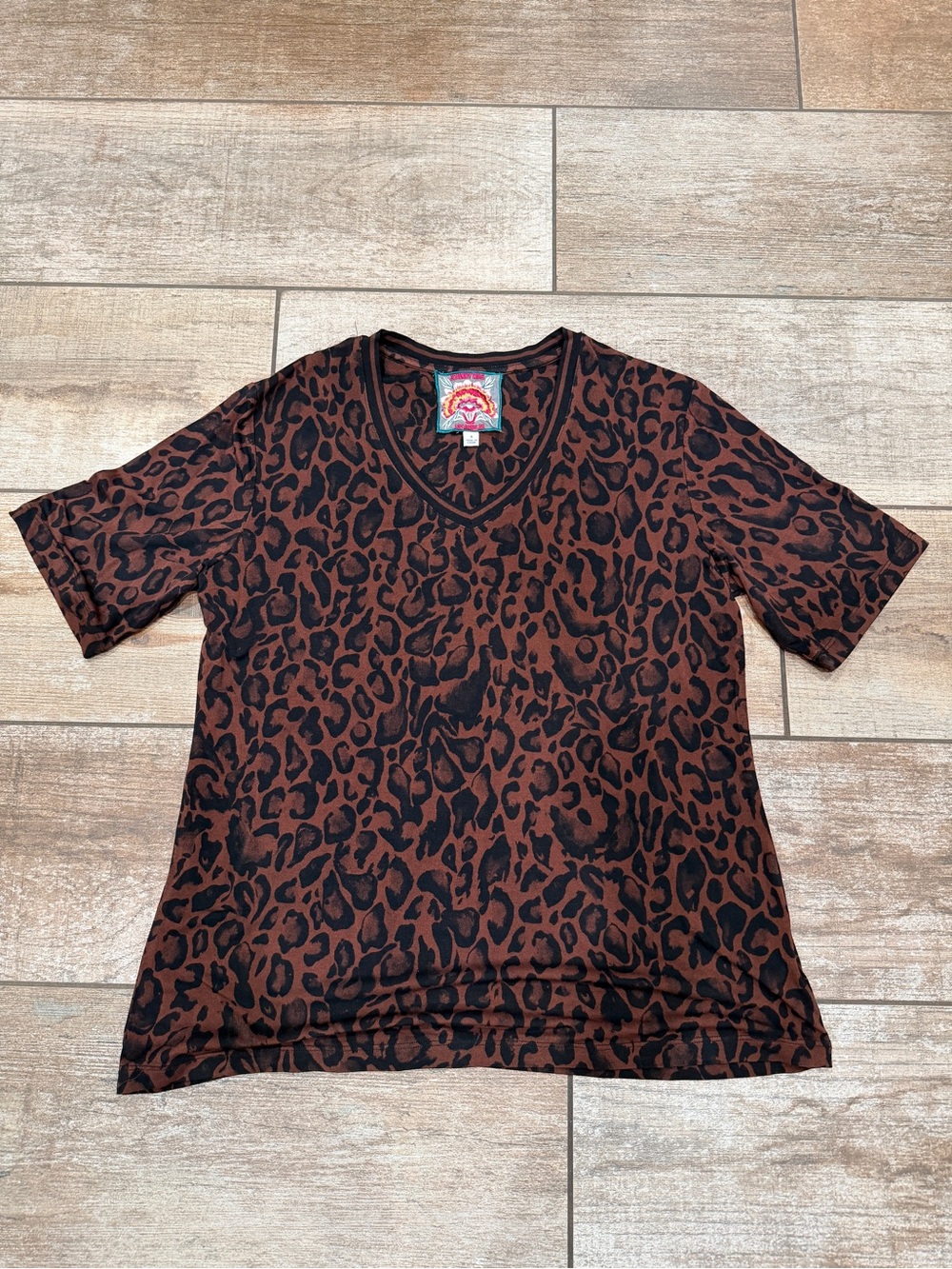 Johnny Was | Women's The Janie Favorite Short Sleeve V-Neck T-Shirt Leopard - Picture 3 of 8